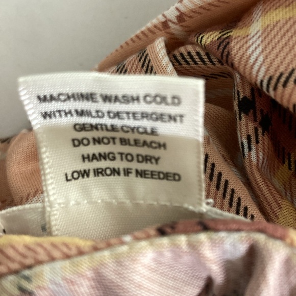 Passport Shirt/Top Women Size Large  Light Pink & Black  Plaid Long Tab Sleeve - Picture 9 of 9